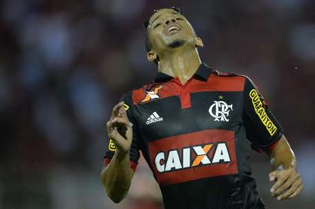 Nixon lamenta chance desperdiçada pelo Flamengo Foto: Pedro Martins / Agif / Gazeta Press