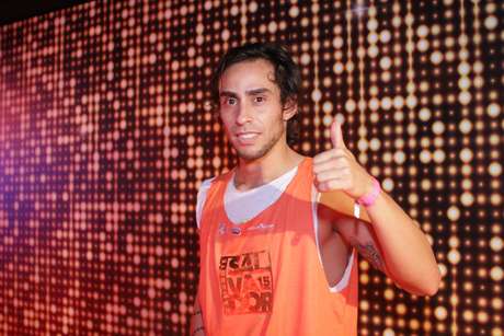 Valdivia tem volta adiada, mas Oswaldo breca crise por folia