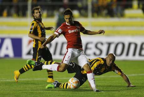Nilmar perdeu gol no primeiro tempo Foto: Juan Karita