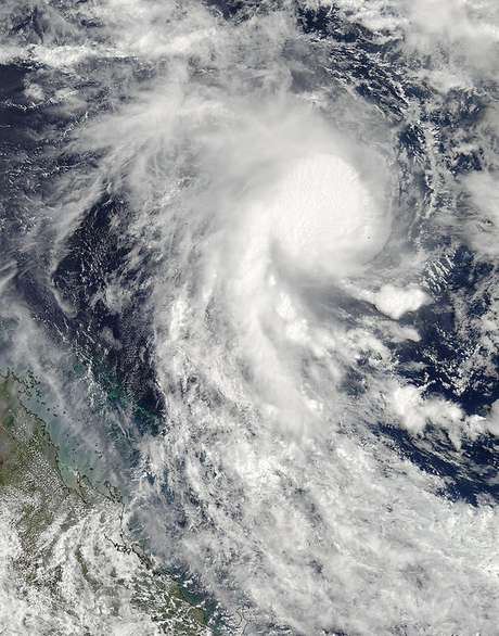 Imagem divulgada pela Nasa mostra ciclone em solo australiano Foto: Nasa / AP