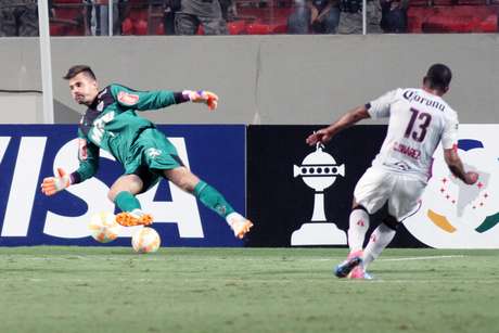 Suárez marca no fim e decreta vitória para o time mexicano Foto: Paulo Fonseca / EFE