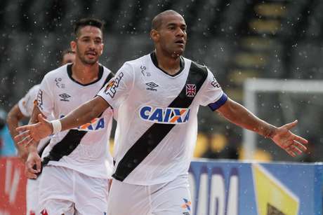 Rodrigo comemora gol que abriu o placar em São Januário Foto: Ruano Carneiro/Agif / Gazeta Press