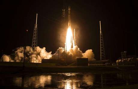 Lanamento de um foguete Atlas 5 em Cabo Canaveral, na Flrida.   12/03/2015 Foto: Aubrey Gemignani / Reuters