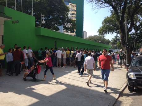 Palmeirenses lotam bilheteria e esgotam 2 setores para jogo