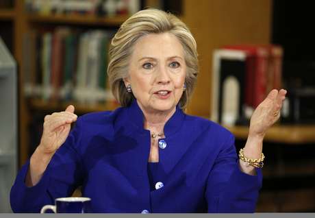 La precandidata presidencial demócrata Hillary R. Clinton en un evento en la Escuela Secundaria Rancho, Las Vegas.