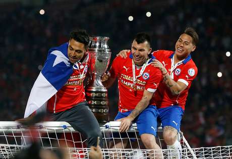 Gary Medel y Edu Vargas dos grandes figuras de Chile en Copa América. 