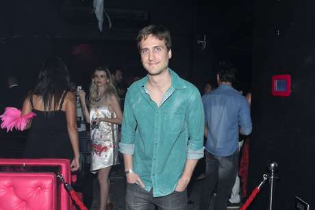 O ator Igor Angelkorte, que interpreta Clóvis, em Babilônia, prestigia show de Anitta, na boate Pink Elephant Rio, na Barra da Tijuca 