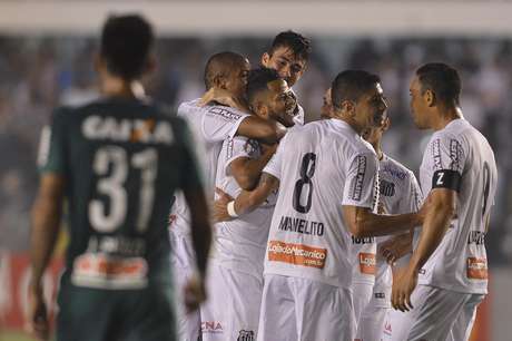 Geuvânio foi o principal destaque na vitória do Santos sobre o Coritiba