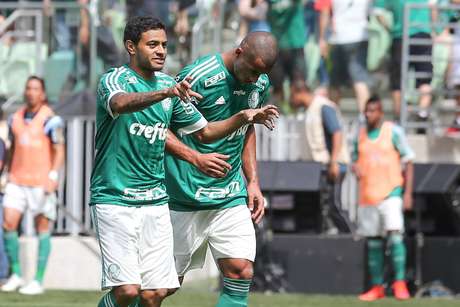 Cleiton Xavier, que havia acabado de entrar, esteve no lance que garantiu o empate ao Palmeiras
