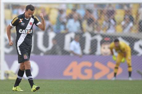 Nenê abriu o placar para o Vasco no primeiro minuto da partida