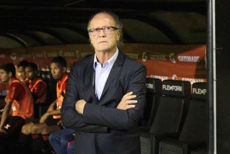 Partida pela Copa Sul-Americana marcou estreia do técnico Paulo Roberto Falcão