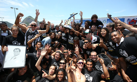 Botafogo comemora a conquista do tricampeão estadual de remo