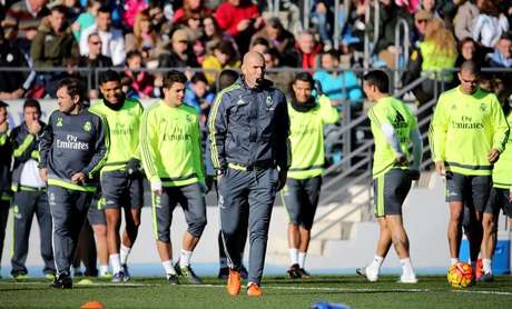 Zidane assume o comando do Real Madrid após demissão de Rafa Benitez