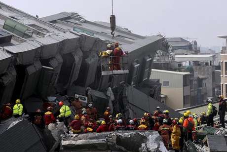 Terremoto de 6,4 graus de magnitude em Taiwan deixa mortos e feridos 