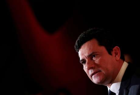 "O juiz Sergio Moro fala em ato indeterminado para falar de ilícito do Lula. Como alguém vai se defender de algo que você nem sabe (o que é)?", questionou Haddad