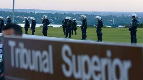 Segundo especialistas, a Lei da Ficha Limpa prevê liminar para candidatos disputarem a eleição em casos com evidências de ilegalidade no processo criminal capazes de levar à anulação no futuro Segundo especialistas, a Lei da Ficha Limpa prevê liminar para candidatos disputarem a eleição em casos com evidências de ilegalidade no processo criminal capazes de levar à anulação no futuro