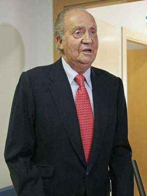 El rey a su salida del hospital San José de Madrid, dónde fue intervenido de una cadera tras sufrir un accidente en Botsuana Foto: Pool / Reuters
