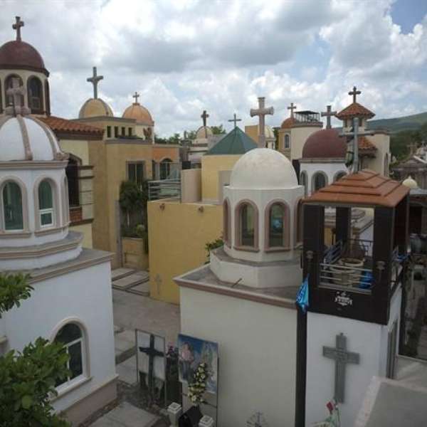 Las suntuosas tumbas de los capos mexicanos en Sinaloa