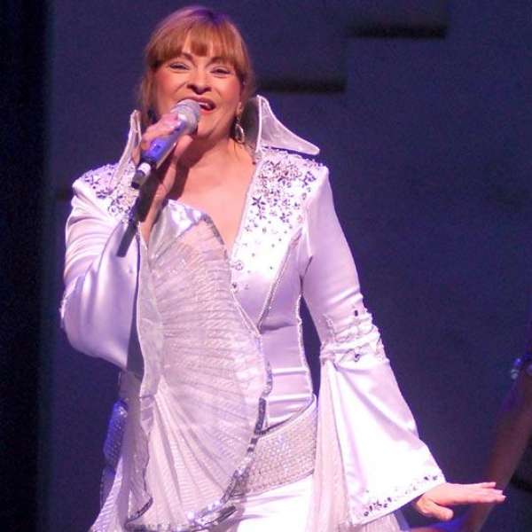 Rocío Banquells llega enamorada a las ‘Noches de Cabaret’