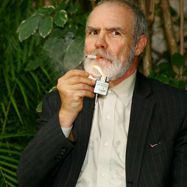 José Alonso hace pipí entre el elenco de telenovela 'Así en el Barrio'