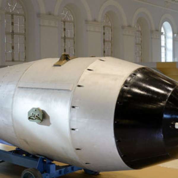 Bomba del Zar Rusia expone la bomba nuclear más potente del mundo