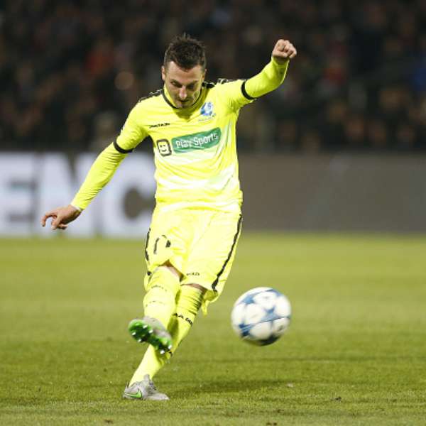 Gent y su espectacular estilo de ejecutar los tiros libres