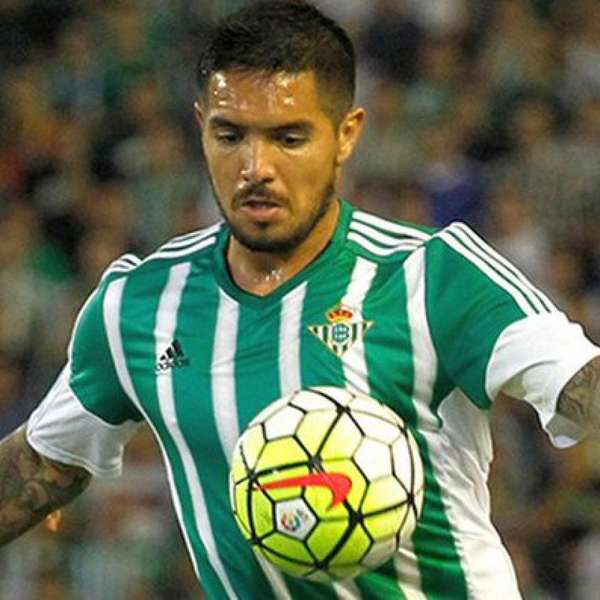 'El Loco' Vargas marca en victoria del Betis en Copa del Rey