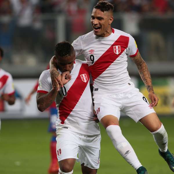 Farfán cerca de ser compañero de Guerrero en el Flamengo
