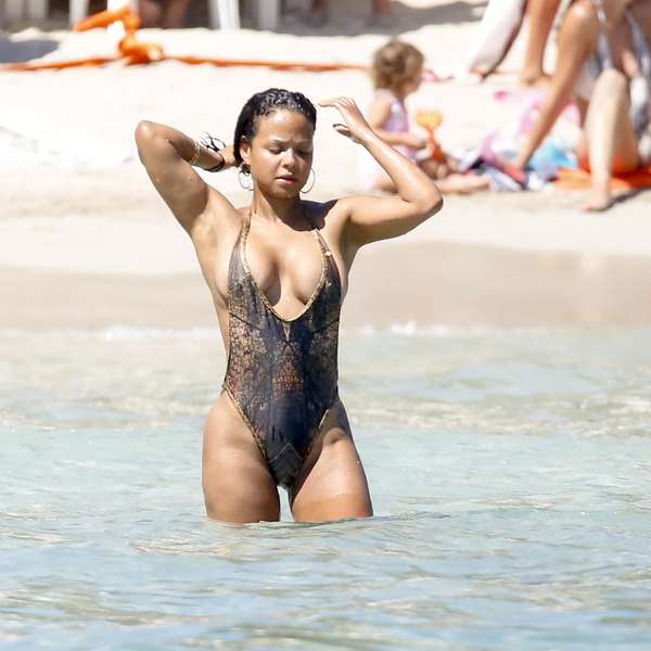 Una famosa enseñó de más en Ibiza - Terra.com