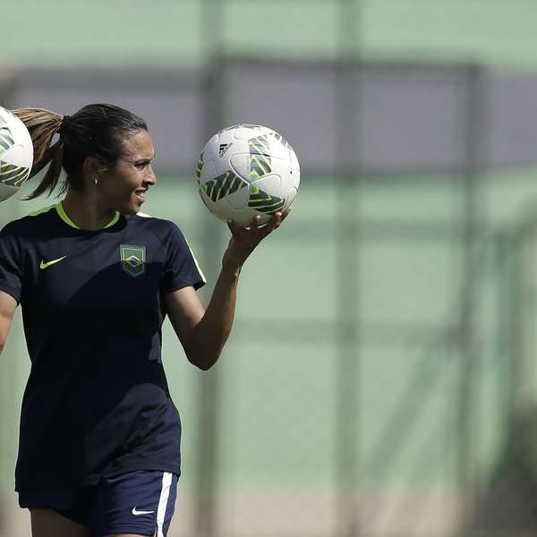 Brasil, a un paso de la final del fútbol de mujeres en Rio