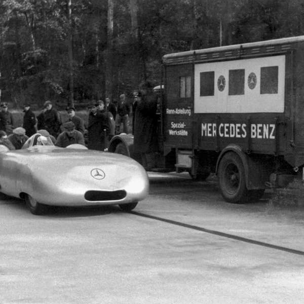 Otoño de 1936, Mercedes-Benz 12 cilindros = 372.102 km/h - Terra Argentina