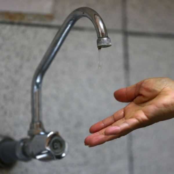 Restringirán servicio de agua en 6 distritos de Lima este martes - Terra Perú