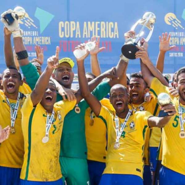 Brasil goleia Paraguai e leva 11º título da Copa América de futebol Brasil goleia Paraguai e leva 11º título da Copa América de futebol