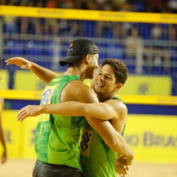 Vôlei de Praia: Álvaro/Saymon leva ouro, Evandro/André a prata e ... - Terra Brasil