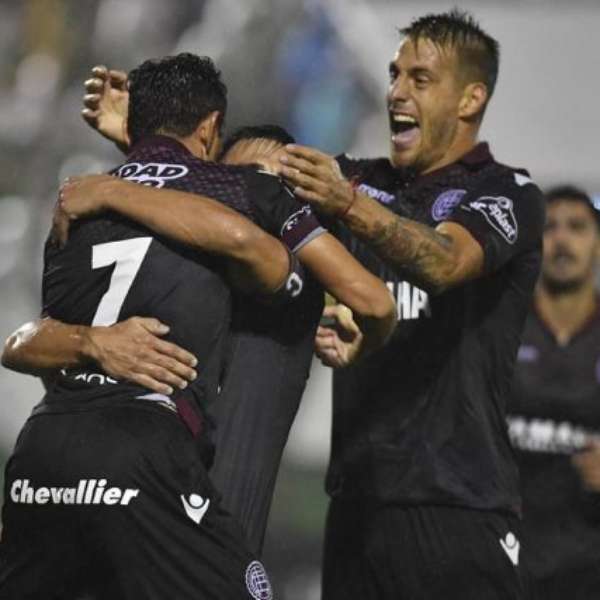 Libertadores: Lanús se lo dio vuelta a Chapecoense y lidera el Grupo 7