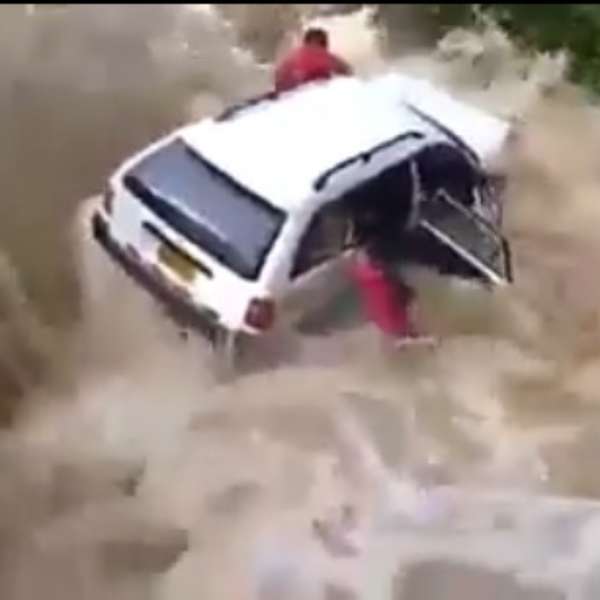 VÍDEO: auto con 5 pasajeros es arrastrado por río en Jaén - Terra Perú