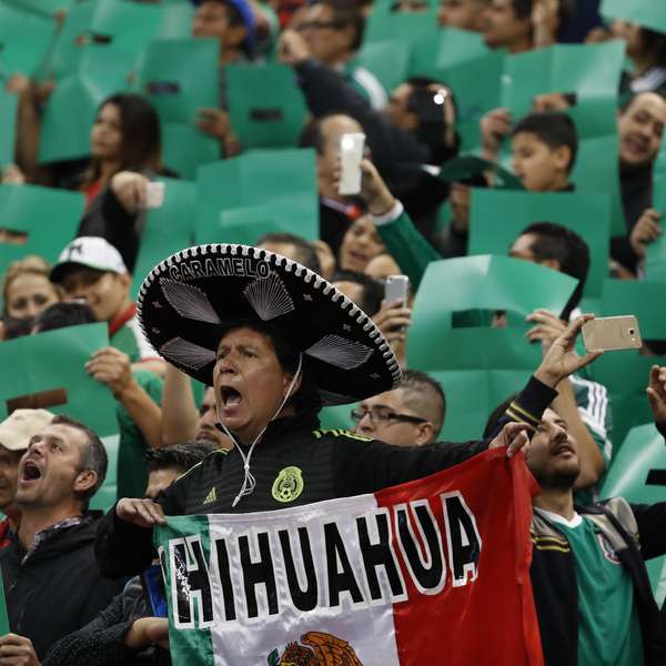 Mexicanos lanzan canto homofóbico ante Costa Rica - Terra México