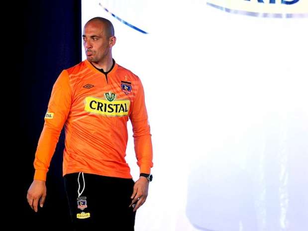 [Imagen: 014-lanzamiento-de-la-camiseta-de-colo-colo-2013.jpg]