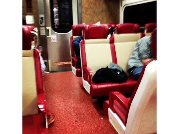 http://p2.trrsf.com/image/fget/cf/619/464/images.terra.com/2013/01/16/10-eua-instagram-blind-film-critic-tommy-edison-train-red-repro.jpg