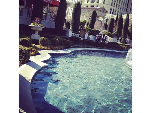 http://p2.trrsf.com/image/fget/cf/619/464/images.terra.com/2013/01/16/5-eua-instagram-blind-film-critic-tommy-edison-fountain-repro.jpg