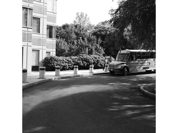 http://p2.trrsf.com/image/fget/cf/619/464/images.terra.com/2013/01/16/9-eua-instagram-blind-film-critic-tommy-edison-taxi-truck-repro.jpg