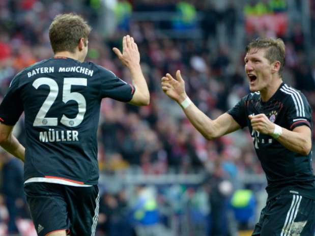 Müller festeja su anotación con Bastian Schweinsteiger. Foto:  / Getty Images
