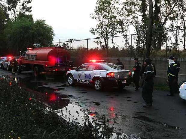 Una pierna a la cual se le prendió fuego fue encontrada alrededor de las 7:30 horas en Avenida Canal Nacional, en la Colonia CTM Culhuacán 9. Foto: Reforma 