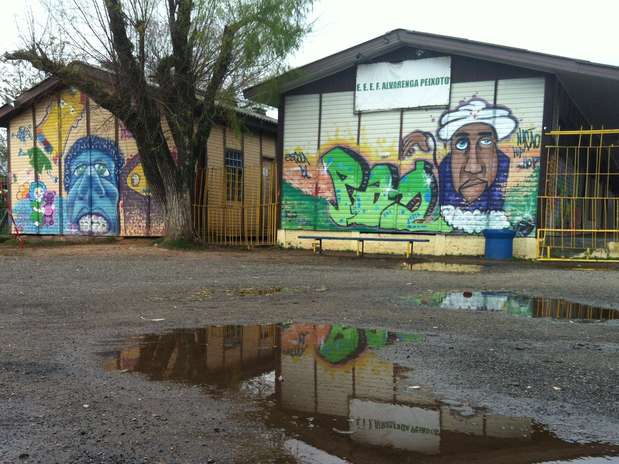 A Escola Estadual Alvarenga Peixoto recebeu notificação para deixar a área que ocupa porque o terreno foi vendido para um investidor suíço Foto: Angela Chagas / Terra