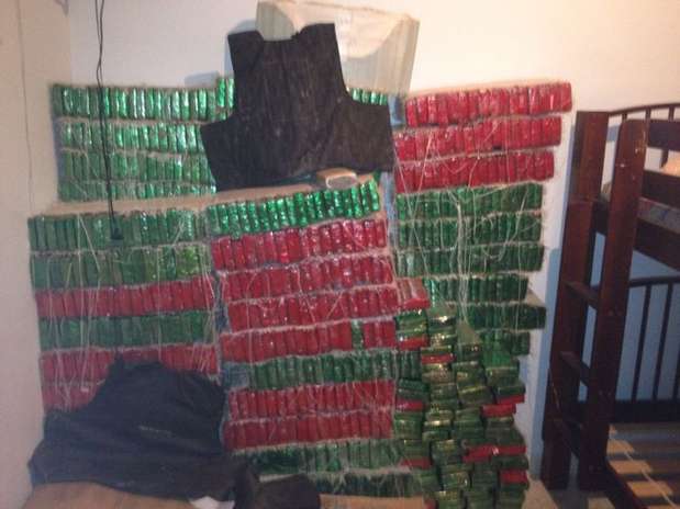 Polícia Federal apreende quase duas toneladas de droga em uma área rural de Esmeraldas (MG) Foto: Polícia Federal de Minas Gerais / Divulgação