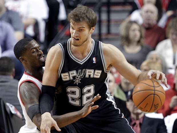 Tiago Splitter teve noite apagada neste sábado Foto: AP