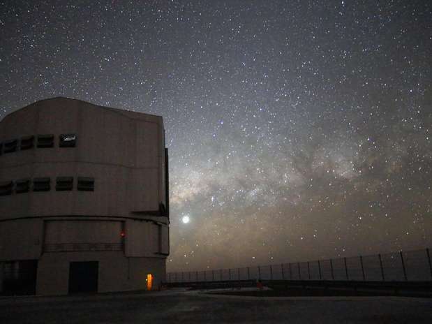 O VLT é um conjunto de quatro telescópios com espelhos de 8,2 metros, entre os maiores e mais modernos do mundo. Os cientistas no Brasil podem enviar propostas para usar o tempo de observação deste e de outros telescópios do ESO Foto: Matheus Pessel / Terra