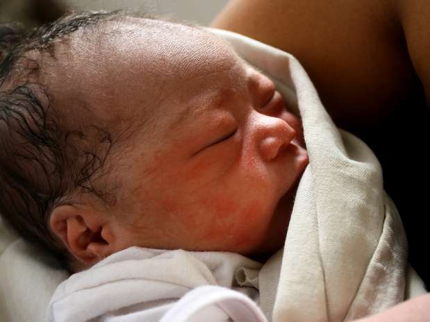 A pequena Beatriz Joy nasceu em um centro médico improvisado em Tacloban Foto: AFP A pequena Beatriz Joy nasceu em um centro médico improvisado em Tacloban Foto: AFP
