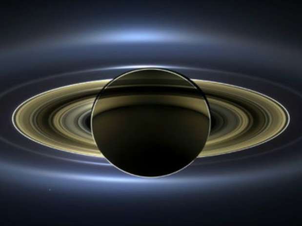 Imagem mostra o eclipse solar em Saturno Foto: BBCBrasil.com