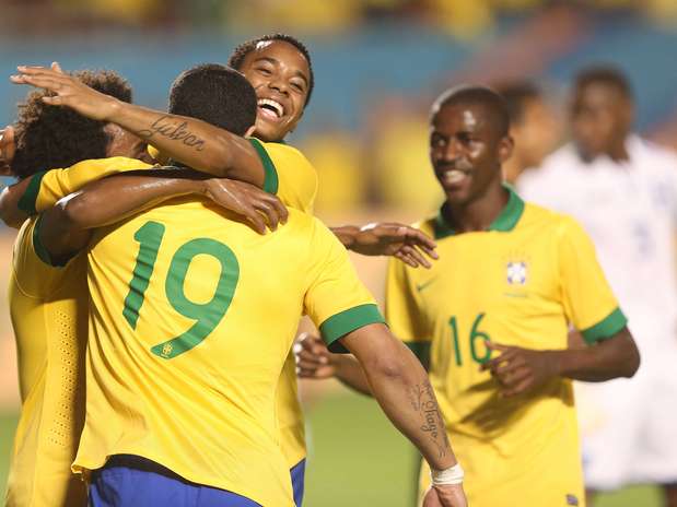 Brasil chegou ao intervalo vencendo por 1 a 0; no segundo tempo, fez quatro gols Foto: Mowa Press / Divulgação